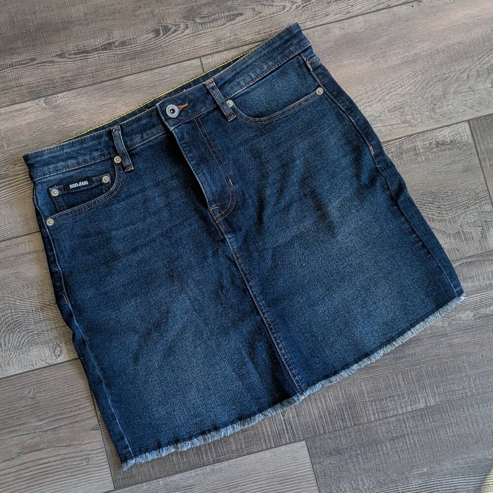 DKNY Jeans Women's Raw Hem Denim Mini Skirt 10 Y2K Preppy Modern Comfy Dark Wash